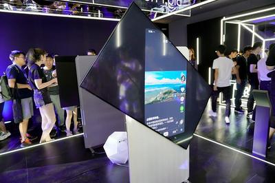 TCL XESS智屏发布 开机无广告，横竖屏自由切换，重新定义客厅“大手机”